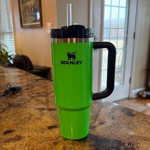 Stanley 30 oz Quencher - Neon Green